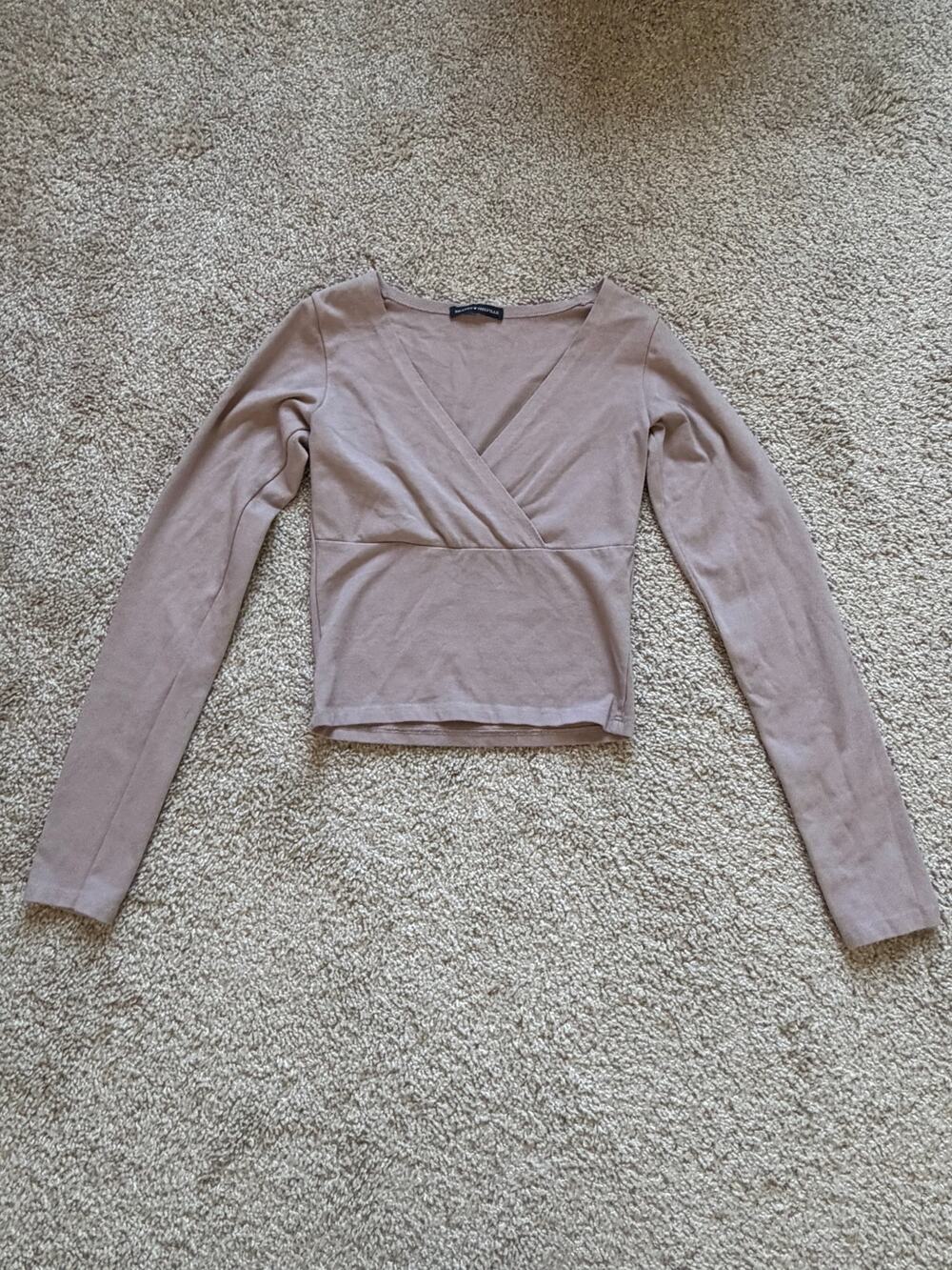 Brandy Melville Amara Dusty Mauve Wrap V Neck Cropped Long Sleeve Top